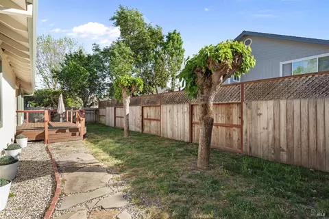 Exterior - 8 Starling Dr, Petaluma, CA 94954 photo 8 of 15