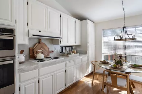 Kitchen - 8 Starling Dr, Petaluma, CA 94954 photo 4 of 7