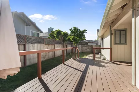 Exterior - 8 Starling Dr, Petaluma, CA 94954 photo 5 of 15