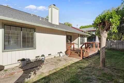 Exterior - 8 Starling Dr, Petaluma, CA 94954 photo 9 of 15