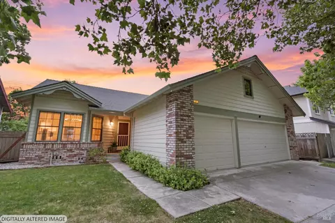 8 Starling Dr, Petaluma, CA 94954