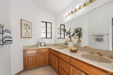 Bath - 8 Starling Dr, Petaluma, CA 94954 photo 1 of 4