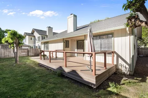 Exterior - 8 Starling Dr, Petaluma, CA 94954 photo 4 of 15