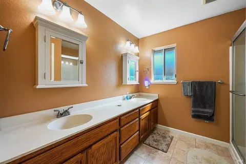 Bath - 202 Aguirre Way, Cotati, CA 94931 photo 2 of 4