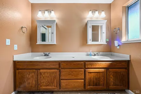 Bath - 202 Aguirre Way, Cotati, CA 94931 photo 3 of 4