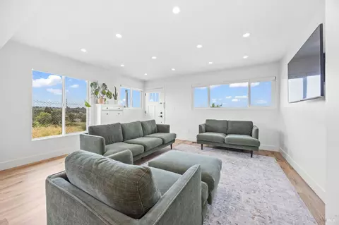 Living - 136 Renida St, Vallejo, CA 94591 photo 3 of 3
