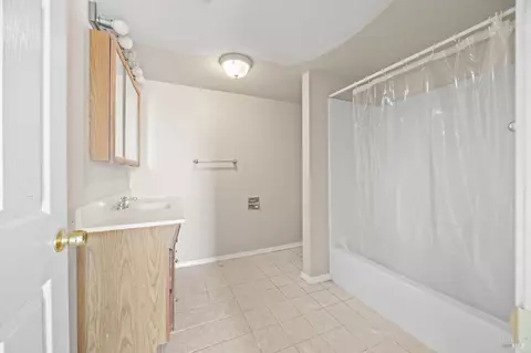 Bath - 136 Renida St, Vallejo, CA 94591 photo 5 of 5