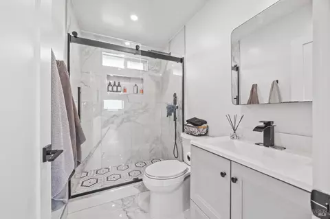 Bath - 136 Renida St, Vallejo, CA 94591 photo 3 of 5