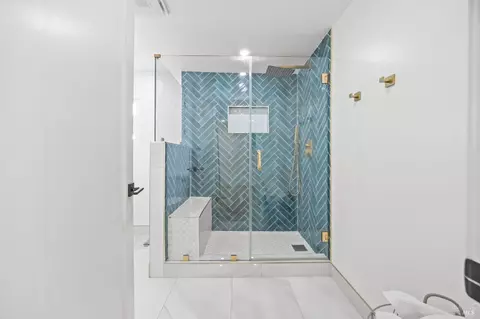 Bath - 136 Renida St, Vallejo, CA 94591 photo 2 of 5