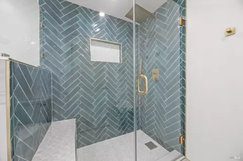 Bath - 136 Renida St, Vallejo, CA 94591 photo 4 of 5