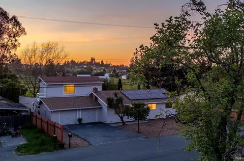5250 Wendell Ln, Sebastopol, CA 95472
