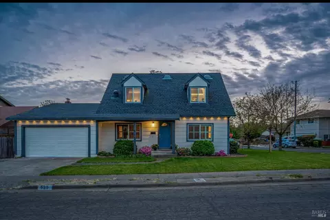 525 Oak Lake Ave, Santa Rosa, CA 95409