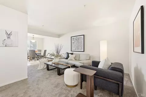 Living - 786 William Ct, Napa, CA 94558 photo 2 of 6