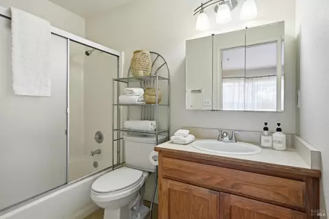 Bath - 786 William Ct, Napa, CA 94558 photo 1 of 2