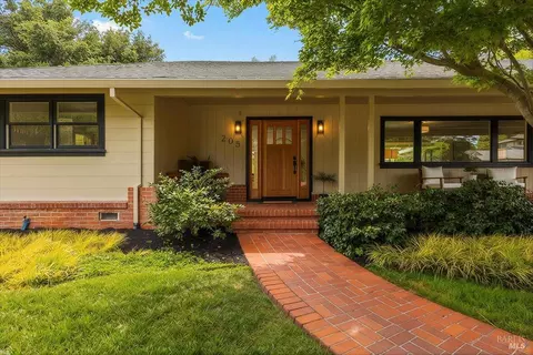 205 Alderbrook Dr, Santa Rosa, CA 95405