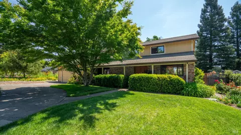 578 Caber Dr, Santa Rosa, CA 95409