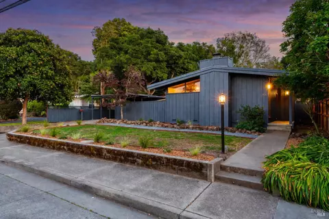 626 Sunnyslope Ave, Petaluma, CA 94952