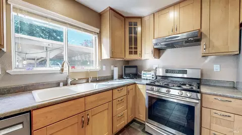 Kitchen - 414 Princess Way, Windsor, CA 95492 photo 5 of 5