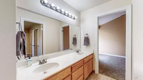 Bath - 414 Princess Way, Windsor, CA 95492 photo 4 of 7