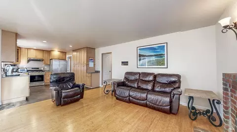 Living - 414 Princess Way, Windsor, CA 95492 photo 1 of 2