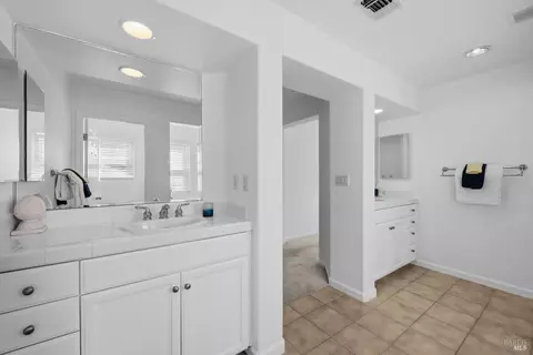 Bath - 4142 Sheffield Way, Vallejo, CA 94591 photo 3 of 7