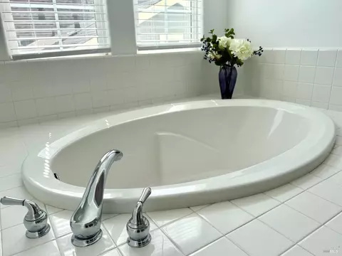 Bath - 4142 Sheffield Way, Vallejo, CA 94591 photo 4 of 7
