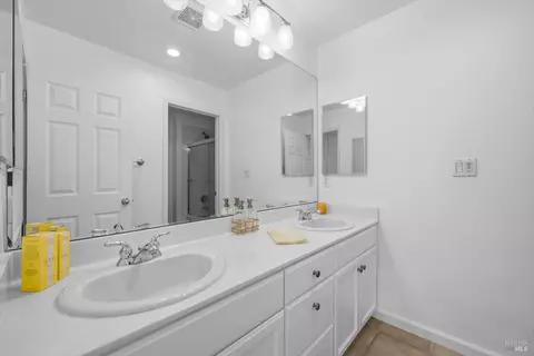 Bath - 4142 Sheffield Way, Vallejo, CA 94591 photo 6 of 7
