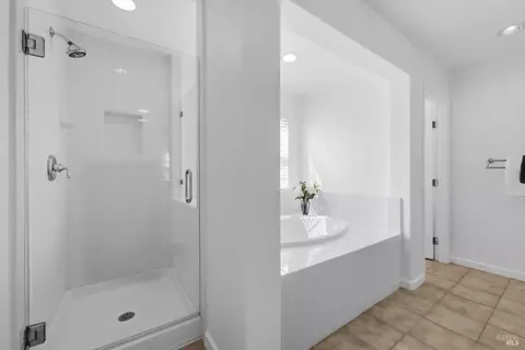 Bath - 4142 Sheffield Way, Vallejo, CA 94591 photo 2 of 7
