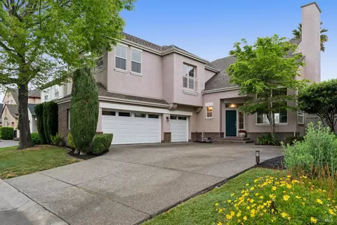 2147 Falcon Ridge Dr, Petaluma, CA 94954