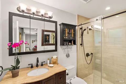 Bath - 779 Ct Joni Ct, Windsor, CA 95492 photo 3 of 3