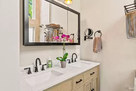 Bath - 779 Ct Joni Ct, Windsor, CA 95492 photo 1 of 3