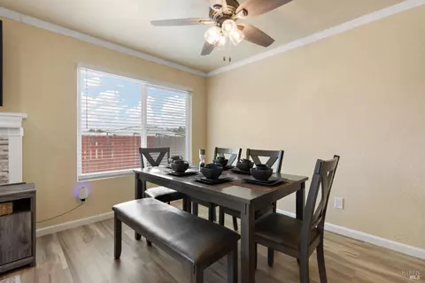 Dining - 942 5th St, Vallejo, CA 94590 photo 2 of 3