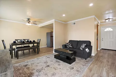 942 5th St, Vallejo, CA 94590