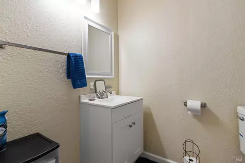 Bath - 942 5th St, Vallejo, CA 94590 photo 2 of 2