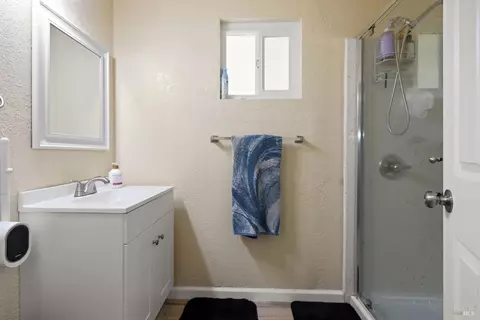 Bath - 942 5th St, Vallejo, CA 94590 photo 1 of 2