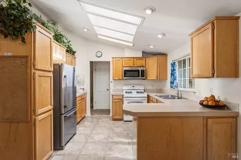 Kitchen - 24193 Birch Ter, Willits, CA 95490 photo 3 of 4