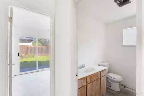 Entry Way - 1210 Capitol St, Vallejo, CA 94590 photo 2 of 3