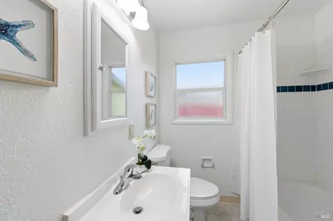 Bath - 691 Annette Ave, Vallejo, CA 94591 photo 2 of 2