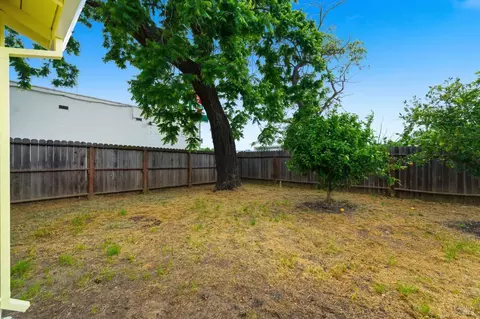 Exterior - 691 Annette Ave, Vallejo, CA 94591 photo 4 of 15