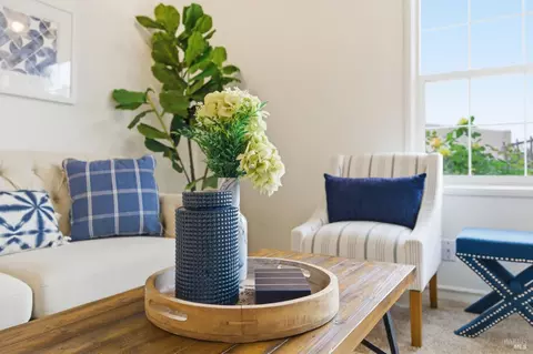 Living - 691 Annette Ave, Vallejo, CA 94591 photo 3 of 4
