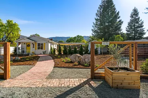 1171 Mountain View Ave, Saint Helena, CA 94574