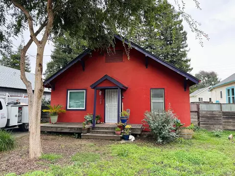 108 Pierson St, Santa Rosa, CA 95401