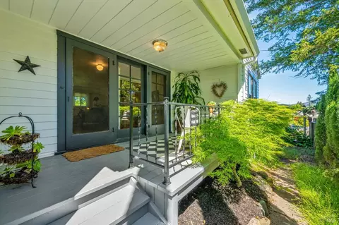 301 Powell Ave #A, Healdsburg, CA 95448