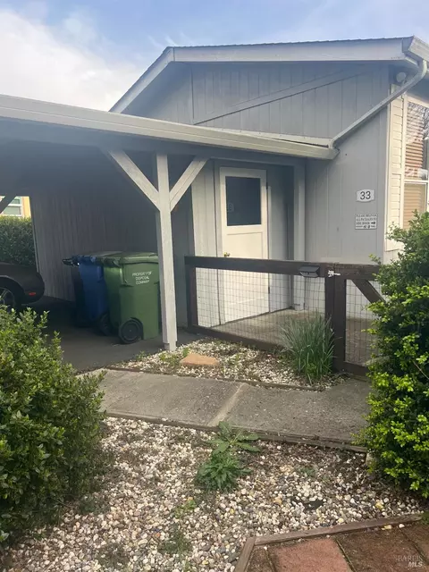 33 Chestnut Ct, Rohnert Park, CA 94928