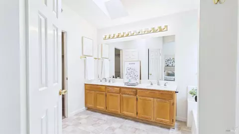 Bath - 6424 Apollo Pl, Windsor, CA 95492 photo 2 of 6