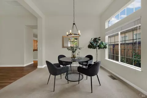 Dining - 621 Renaissance Ave, Fairfield, CA 94534 photo 2 of 2