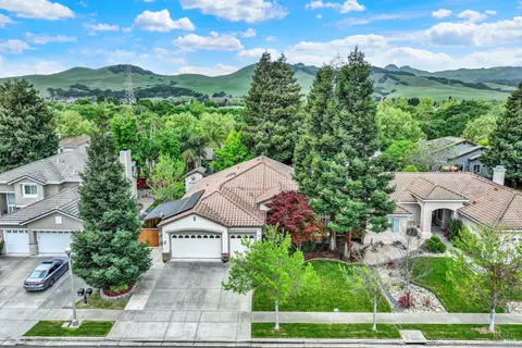View/Area - 621 Renaissance Ave, Fairfield, CA 94534 photo 3 of 9