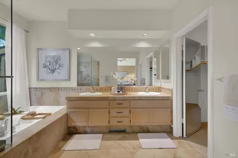 Bath - 621 Renaissance Ave, Fairfield, CA 94534 photo 4 of 5