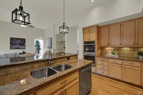 Kitchen - 621 Renaissance Ave, Fairfield, CA 94534 photo 5 of 7