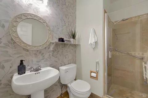 Bath - 621 Renaissance Ave, Fairfield, CA 94534 photo 1 of 5
